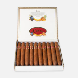 سيجار كوابا في علبة أنيقة مفتوحة، تتميز بعلامات حمراء وذهبية مميزة.