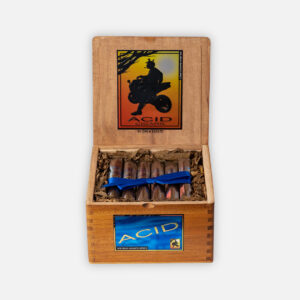 سيجار أسيد كوبا مادورو من درو إستيت في صندوق خشبي.