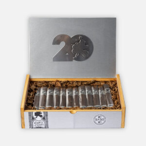 سيجار Rebirth، إصدار الذكرى السنوية العشرين، عرض أنيق.