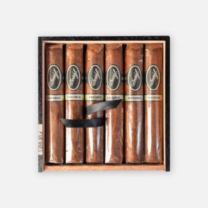 سيجار دافيدوف إسكوريو، عرض أنيق في علبة خشبية أنيقة.