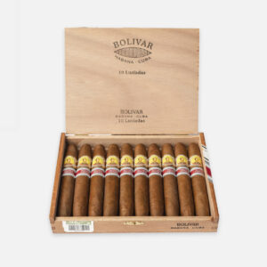 سيجار بوليفار لوسياداس الكوبي في علبة خشبية.