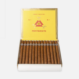سيجار مونتكريستو رقم 1 في علبة صفراء، تقديم كلاسيكي وأنيق.
