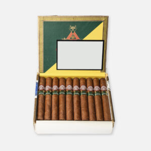 سيجار مونتيكريستو في علبة مفتوحة أنيقة.