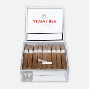 سيجار فيغافينا بيراميدز، تقديم أنيق مصنوع يدويًا.