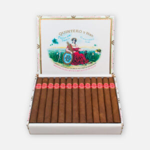سيجار كينتيرو واي هنو الكوبي في علبة تقديم كلاسيكية.