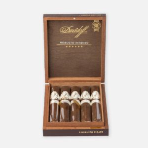 سيجار دافيدوف روبوستو إنتينسو الإصدار المحدود في علبة خشبية أنيقة.