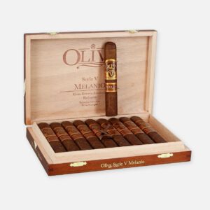 سيجار أوليفا سيري في ميلانيو روبوستو في صندوق خشبي أنيق.