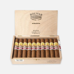 سيجار بوليفار الكوبي في علبة خشبية كلاسيكية.