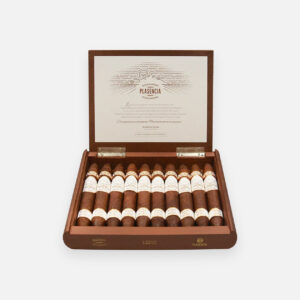 سيجار بلاسينسيا ريزيرفا أوريجينال في صندوق خشبي أنيق.