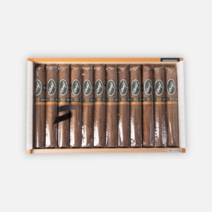 سيجار دافيدوف للذكرى السنوية العاشرة نيكاراغوا مصنوع يدويًا في تغليف أنيق.