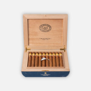 سيجار لا جلوريا كوبانا L.G.C. في صندوق خشبي أنيق.