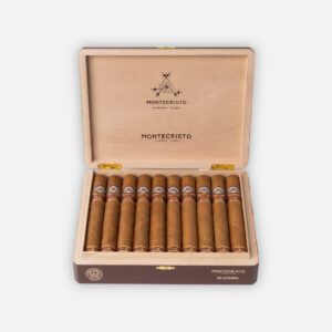سيجار مونتكريستو ليجيندا في صندوق خشبي أنيق.