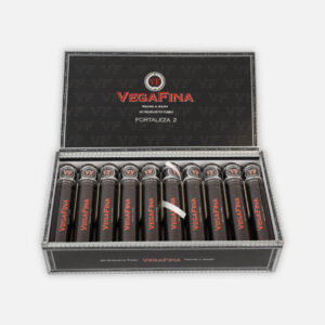 فيجافينا فورتاليزا 2، سيجار روبوستو تيوبو في عبوة أنيقة سوداء.
