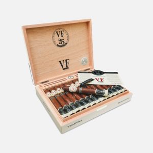 سيجار فيغافينا 25 أنيفيرساريو الفاخر في صندوق خشبي أنيق.