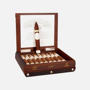 سيجار بلاسينسيا ريسيرفا أوريجينال بيراميد في صندوق عرض خشبي.