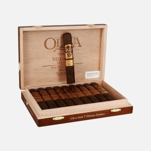 سيجار أوليفا سيري في ميلانيو مادورو في صندوق خشبي أنيق.