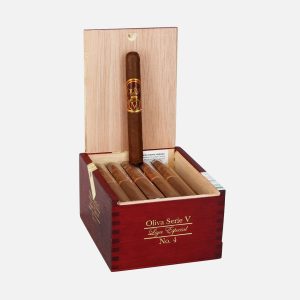 سيجارات أوليفا سيري V ليجا إسبيسيال رقم 4 في صندوق خشبي مصقول.