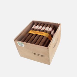 سيجار Hoyo de Monterrey في صندوق خشبي.